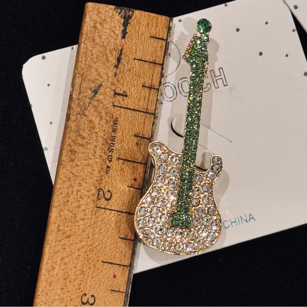 NWT Mint Crystal Electric Guitar Musical Brooch Pin - Pink - Picture 9 of 9